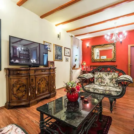 Emperor's Apartment Split