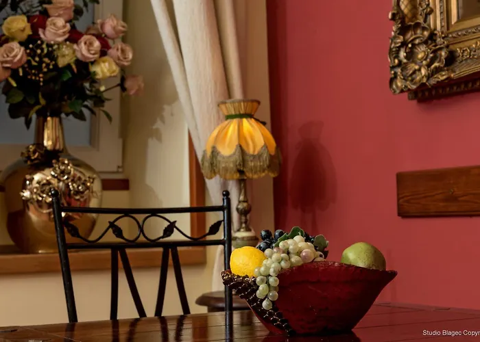 エンペラーズ スイーツ アパート