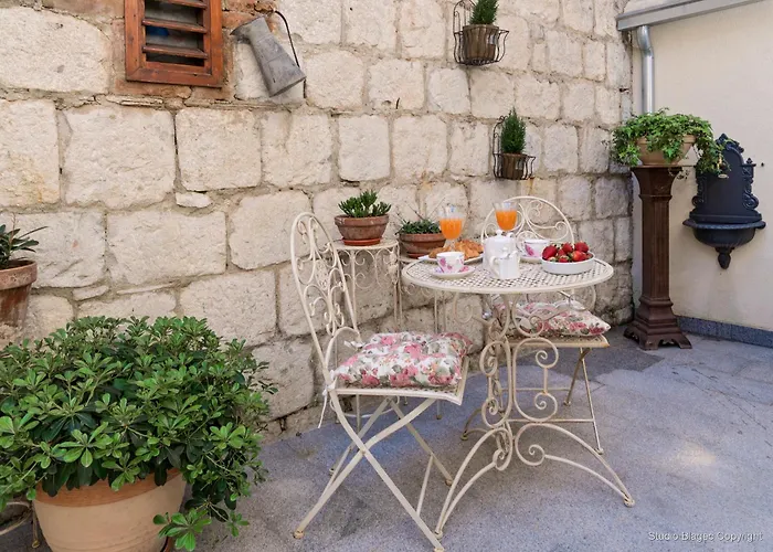 エンペラーズ スイーツ アパート