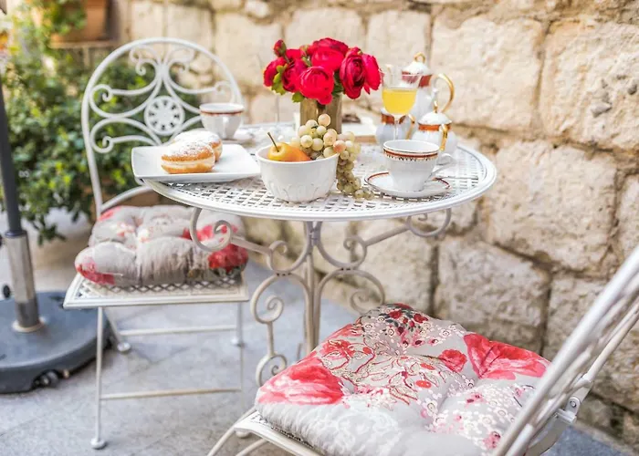 エンペラーズ スイーツ アパート